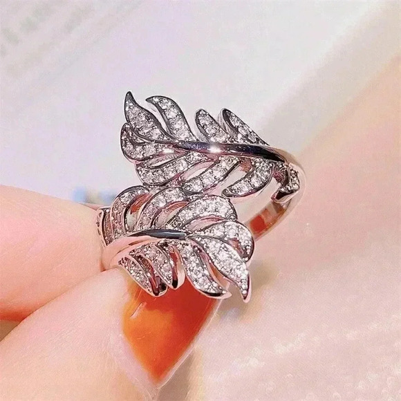 Gorgeous Sterling Silver White Sapphire Leaf Ring - Picture 1 of 3